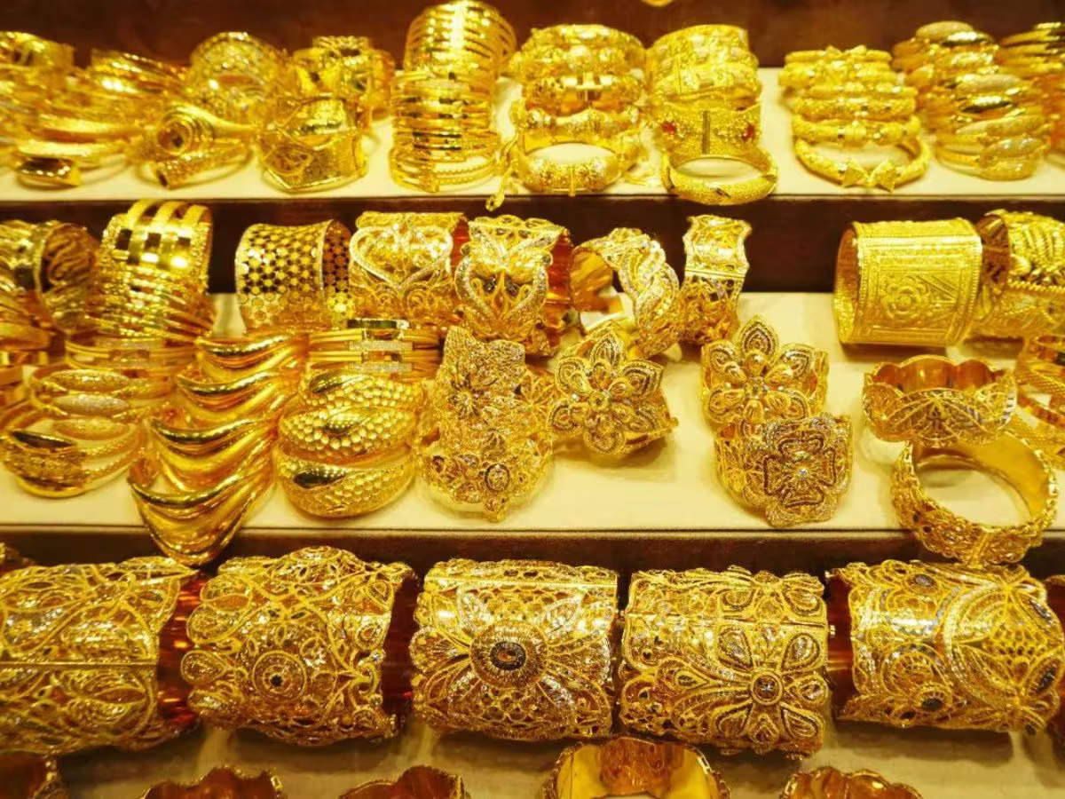 Gold Prize: सोने-चांदी की कीमतों में भारी गिरावट, जानें क्या है ताजा कीमत?