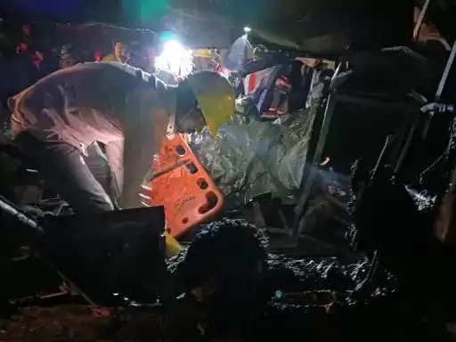 Accident News: डंपर की टक्कर से बस में लगी भयंकर आग, 13 यात्री जिंदा जले