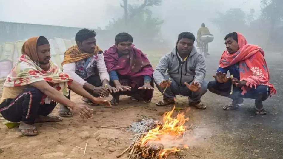 Weather Update: देश के इन इन राज्यों में होगी बारिश, उत्तर भारत में ठंड और कोहरे का जबरदस्त कहर, जानें मौसम का पूर्वानुमान