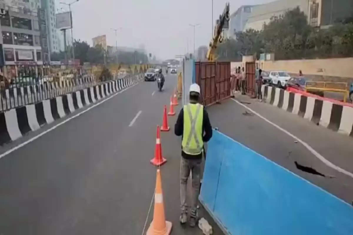 Elevated Flyover: गुरूग्राम में 2 साल पहले बनी एलिवेटेड रोड पर हुआ गड्ढा, उपमुख्यमंत्री दुष्यंत चौटाला बोले- 'प्राकृतिक घटना'