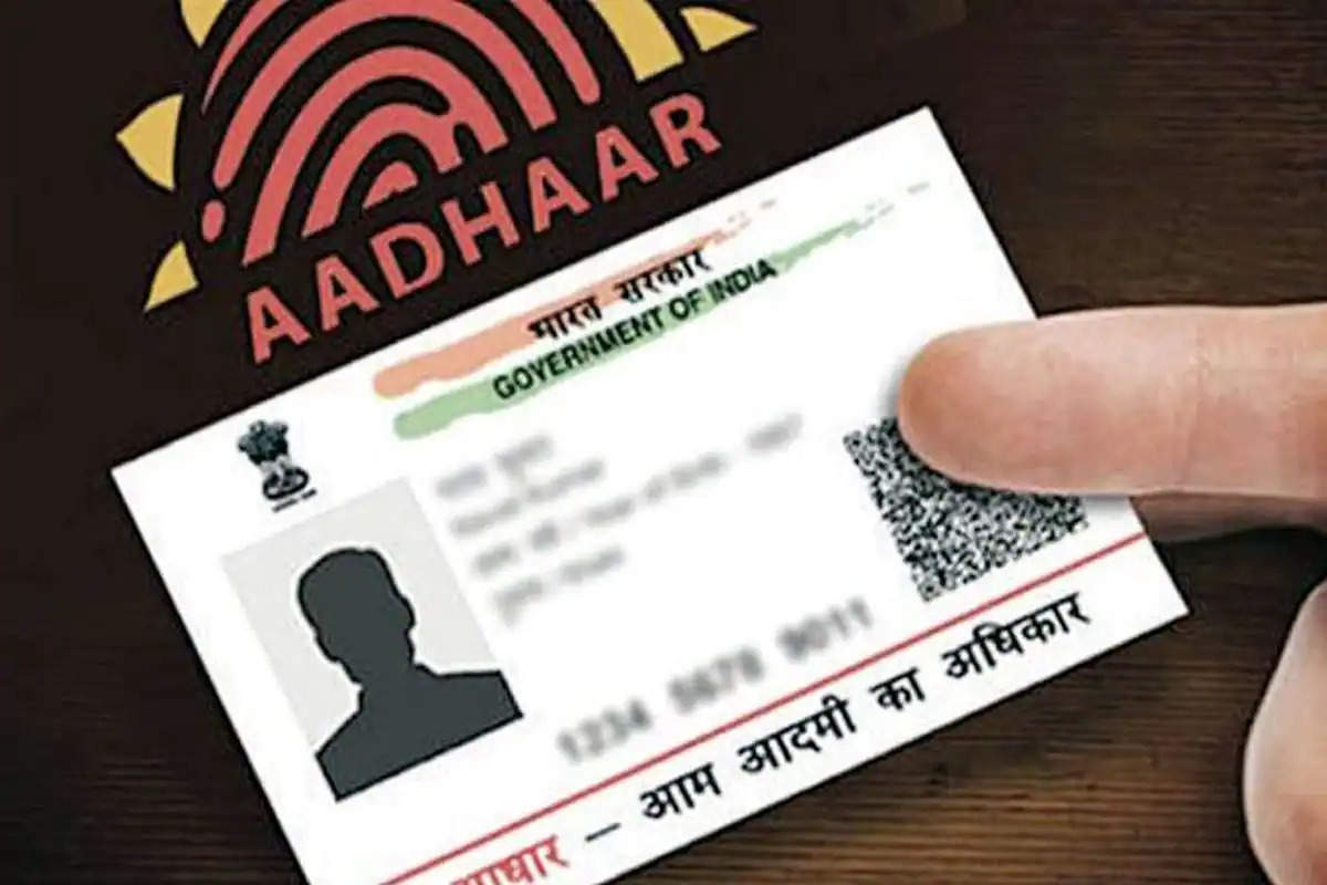 Aadar Update: पासपोर्ट की तरह बनेगा अब आधार कार्ड, घर से बुक करें अपॉइंटमेंट, ऑनलाइन होंगे सारे काम, जानिए कैसे?