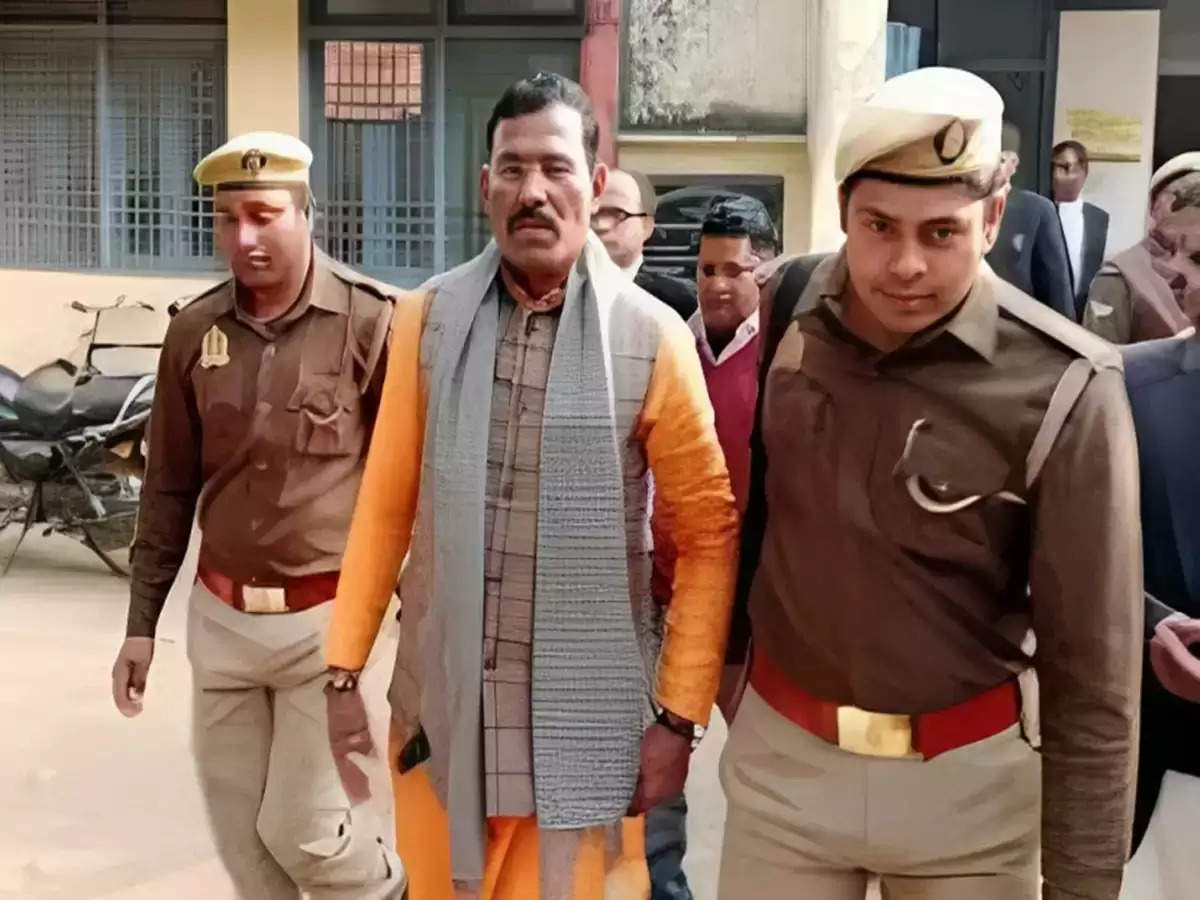 Crime: किशोरी से रेप मामले में दोषी करार दिए गए बीजेपी विधायक रामदुलार गोंड, मिली 25 साल की सजा और 10 लाख रुपये का जुर्माना