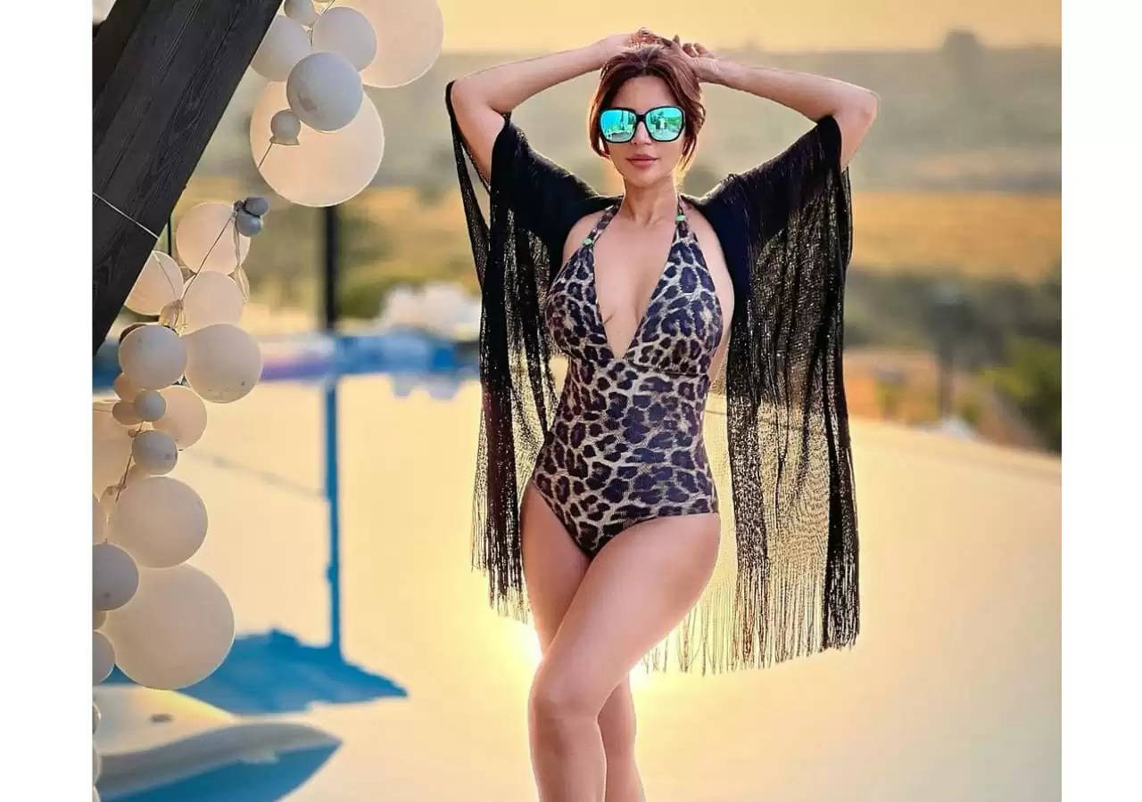 Shama Sikander Bold Photos: शमा सिकंदर ने बोल्डनेस के मामले में सोफिया अंसारी को छोड़ा पीछे, देखें बोल्ड तस्वीरें