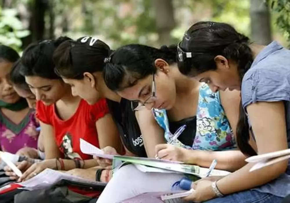 Education: देश में 2 साल का विशेष BEd कोर्स हुआ बंद, अब सिर्फ 4 साल के कोर्स को ही मिलेगी मान्यता