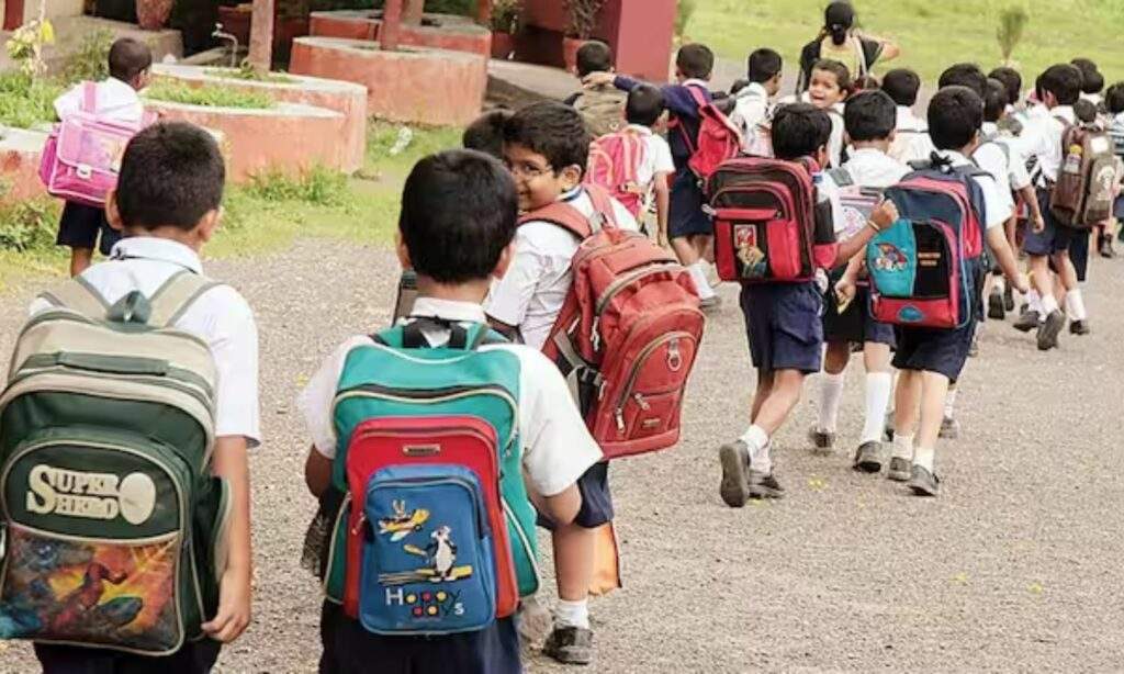 Haryana School News: हरियाणा के स्कूलों मे बच्चों की बनी मौज, ठंड को देखते हुए छुट्टिया हुई जारी