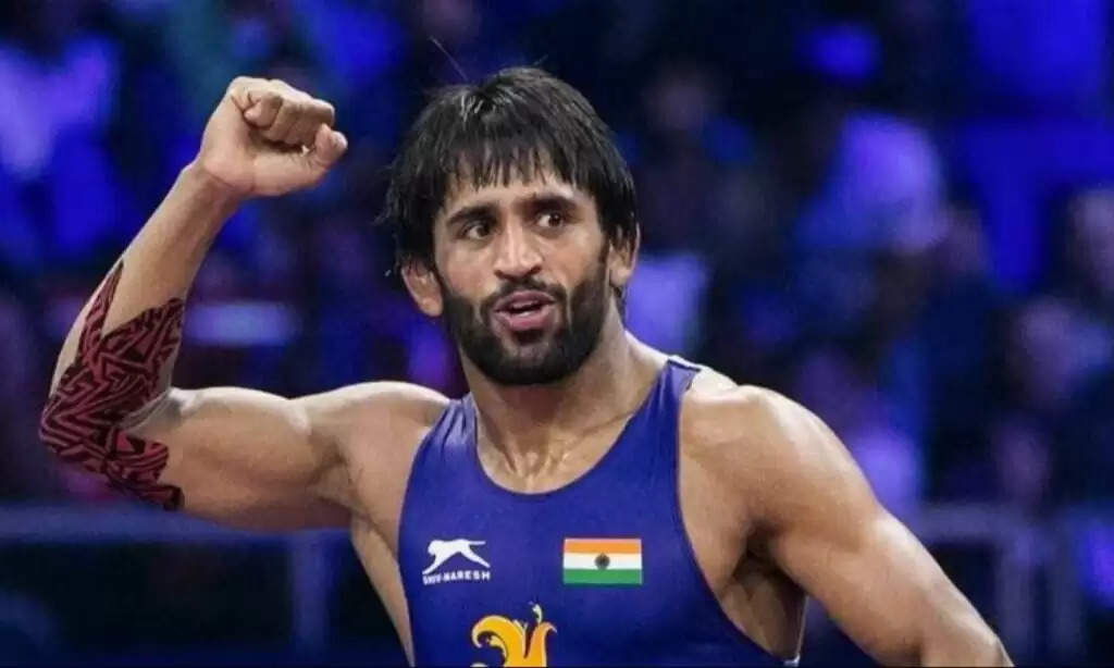 Bajrang Punia News: प्रधानमंत्री  के घर पद्मश्री लौटाने जा रहे बजरंग पूनिया को पुलिस ने रोका, तो फुटपात पर ही रख आए