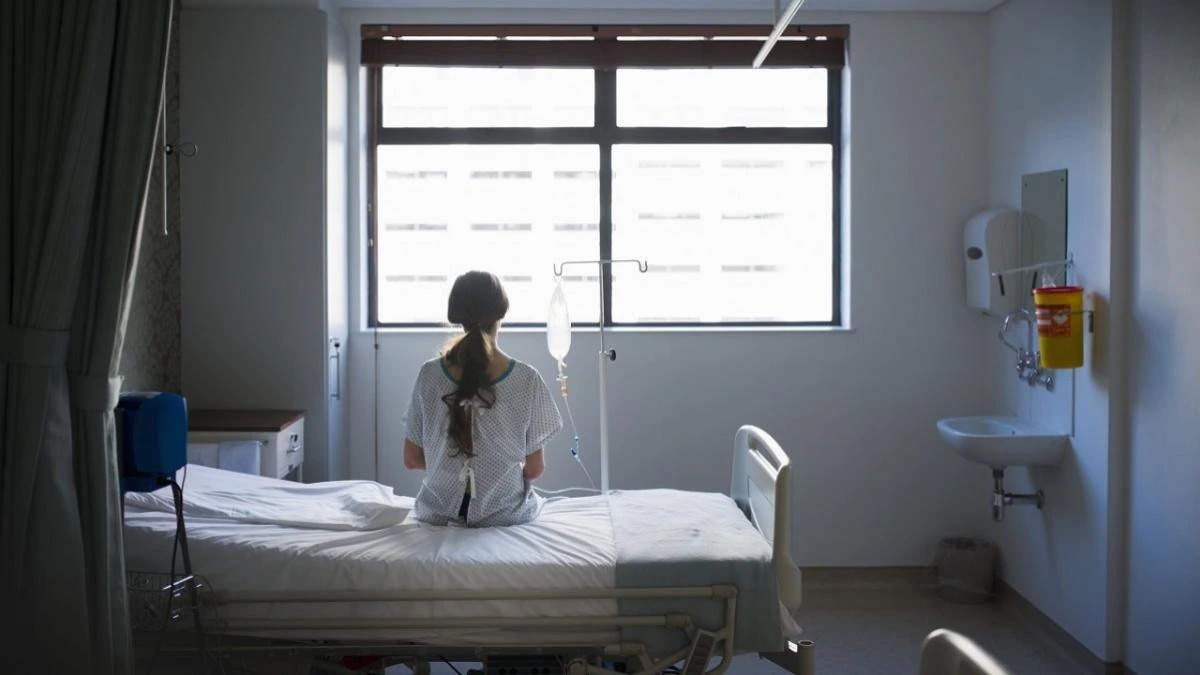 Crime: पेट दर्द की शिकायत लेकर अस्पताल आई महिला से वार्ड ब्वॉय ने किया दुष्कर्म, आरोपी बार-बार करता रहा दुष्कर्म