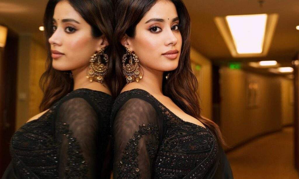 Janhvi Kapoor Photo: ब्लैक साड़ी में जान्हवी कपूर ने लूटी महफ़िल, दिलकश अंदाज देख आप भी खो बैठेंगे होश