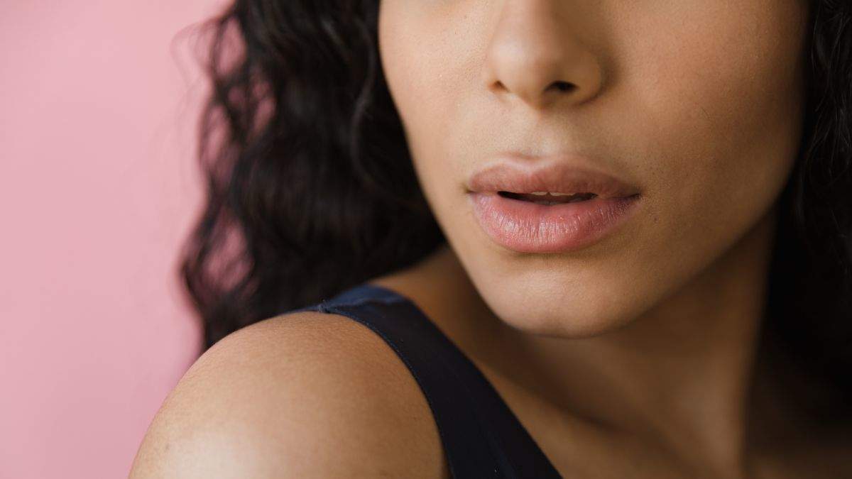 Lips Care: सर्दी के समय फटे होंठों से छुटकारा मिलेगा इन तरीकों से, बिल्कुल नर्म हो जाएंगे आपके लिप्स