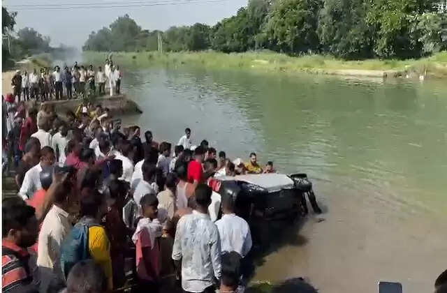 हरियाणा में दशहरे के दिन बहुत बड़ा हादसा: कार नहर में गिरी, 3 बच्चों समेत एक ही परिवार के 8 लोगों की मौत